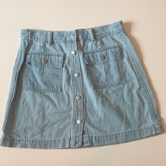GAP button down Denim skirt with pockets, size 28 - Picture 1 of 6